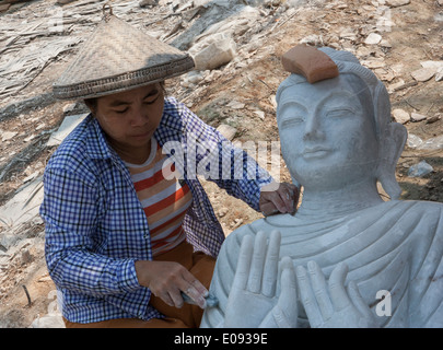 Stone Mason Mandalay Birmania Foto Stock