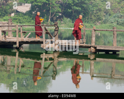 I monaci alms, Mandalay MYANMAR Birmania Foto Stock