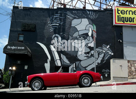 West Hollywood, California, Stati Uniti d'America. Il 6 maggio, 2014. Johnny Cash Tribute murale al Viper Room di David Flores arte creata nel 2013. © Jonathan Alcorn/ZUMAPRESS.com/Alamy Live News Foto Stock