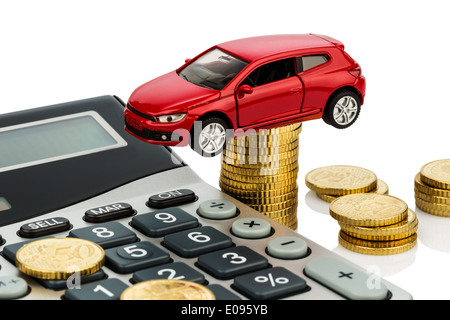 Auto e calcolatrice tascabile. Aumento dei costi da autopurchase, leasing, officina, il rifornimento di carburante e di assicurazione auto und Taschenrechner. S Foto Stock