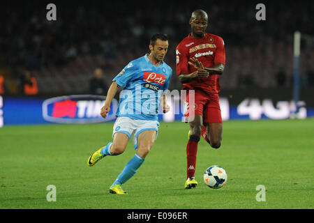Napoli, Italia. Il 6 maggio, 2014. Giandomenico Mesto durante il campionato italiano di una partita tra SSC Napoli e Cagliari Calcio Calcio/Calcetto allo Stadio San Paolo il 6 maggio 2014 a Napoli, Italia. © Franco Romano/NurPhoto/ZUMAPRESS.com/Alamy Live News Foto Stock