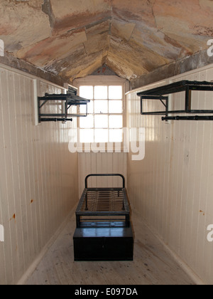 La ricostruzione del primo piano barrack room del torrione del castello di Calshot Southampton Hampshire England Regno Unito Foto Stock