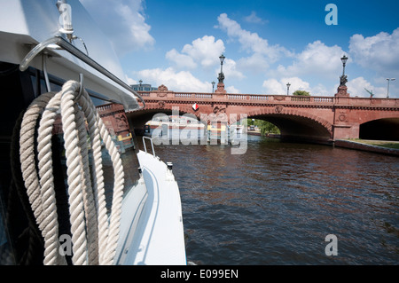 Germania Berlino, sul fiume Spree, Moltke Brucke, Moltkebrucke Bridge Foto Stock