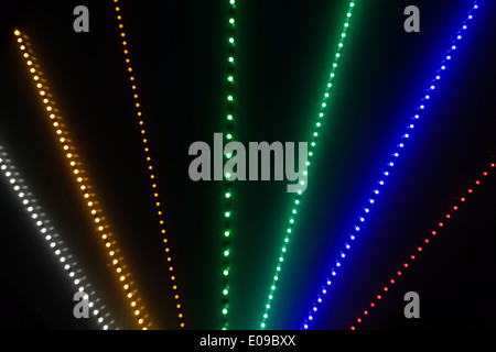 Abstract i raggi di luce con effetto offuscato dal LED per lo sfondo Foto Stock