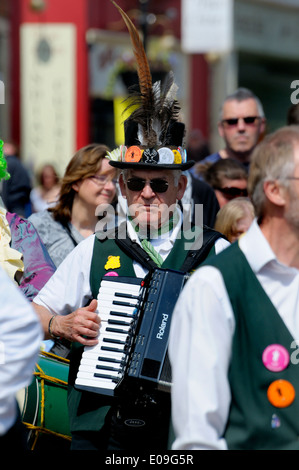 I musicisti del Vescovo Gundulf Morris effettuando al Festival spazia, Rochester, Kent, 5 maggio 2014. T Foto Stock