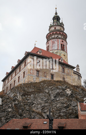 Il castello del XIII secolo a Cesky Krumlov, piccola città situata nella regione della Boemia del Sud nella Repubblica Ceca. Foto Stock