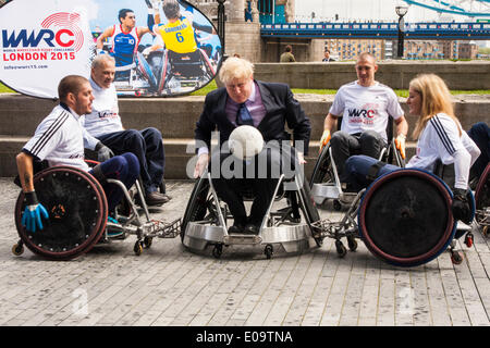 Londra, Regno Unito. 7 2014. Gran Bretagna Rugby in carrozzina stars unire il sindaco di Londra Boris Johnson di annunciare la prima sedia a rotelle Rugby Challenge che si svolgerà in ottobre 2015 presso la Queen Elizabeth Olympic Park. Credito: Paolo Davey/Alamy Live News Foto Stock