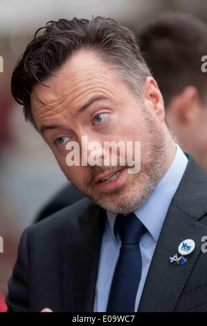 Edimburgo, Scozia, Regno Unito. 07 Maggio, 2014. SNP, candidato dell'UE Alyn Smyth Credito: Wullie marr/Alamy Live News Foto Stock