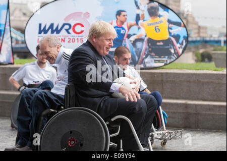 Londra, UK, 7 maggio 2014 - Boris Johnson, sindaco di Londra, lancia il lancio inaugurale mondo sedia a rotelle Rugby Challenge a City Hall. Alla riunione hanno partecipato Rugby in carrozzina star internazionali, Kylie Grimes, Bulbul Hussain, Chris Ryan e Mike Kerr nonché Mike Brown, sei nazioni di rugby player con Inghilterra e arlecchini. La sedia a rotelle mondiale Rugby Challenge avrà luogo in ottobre 2015 nella casella di rame Arena presso la Queen Elizabeth Olympic Park. Credito: Stephen Chung/Alamy Live News Foto Stock