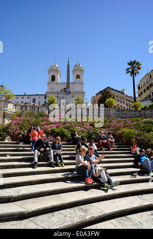 Italia, Roma, Piazza di Spagna con fiori in primavera Foto Stock