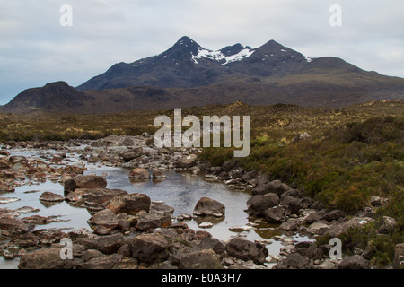 Fiume Sligachan con Sgurr nan Gillean in background, Isola di Skye in Scozia Foto Stock