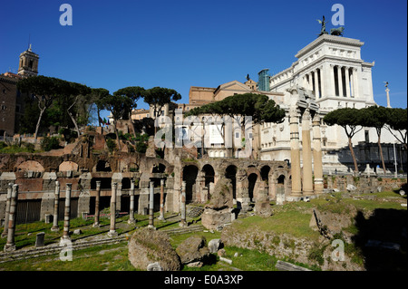 Italia, Roma, foro di Cesare e Vittoriano Foto Stock