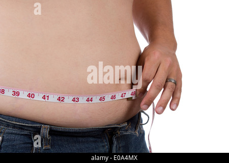 In sovrappeso misure uomo la sua dimensione cintura. Foto Stock