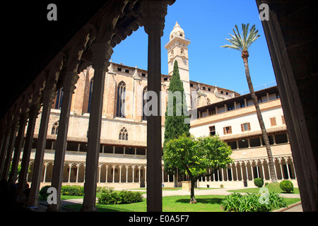 La Basilica di San Francesco in Palma di Mallorca, dal chiostro Foto Stock