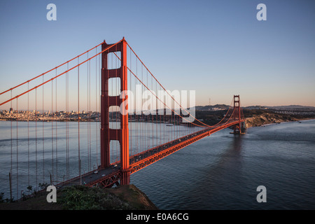 Vista in elevazione del Golden Gate Bridge di San Francisco, Stati Uniti d'America Foto Stock