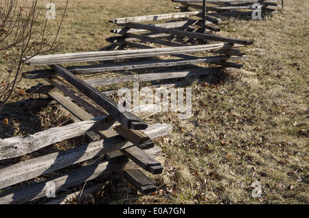 A zig zag split cancellata in un campo Foto Stock