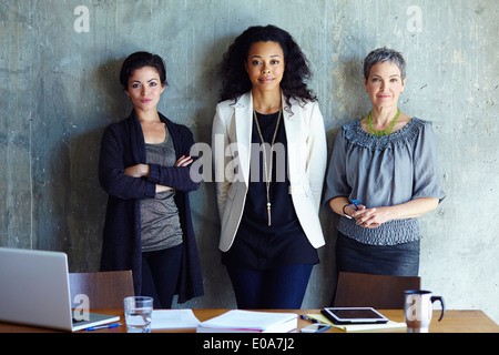 Ritratto di tre imprenditrice in office Foto Stock