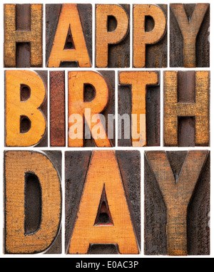 Buon compleanno - parola isolata abstract in rilievografia vintage tipo legno Foto Stock