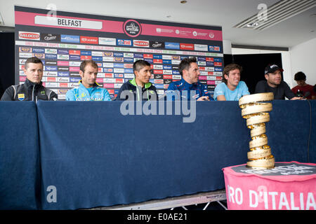 Waterfront Hall di Belfast, UK. Il 7 maggio 2014. Nicolas Roche,Team Tinkoff-Saxo Michele Scarponi,Team Astana, Nairo Quintana, Team Movistar, Joaquin Rodriguez,Team Katusha, Rigoberto URAN,Team Omega Pharma-Quick passo, Cadel Evans,Team BMC Racing al Giro top rider conferenza stampa ©Bonzo Alamy/Live Foto Stock