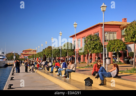 La Marina di Floisvos, popolare zona di ricreazione in Palaio Faliro, Attica, Grecia. Foto Stock