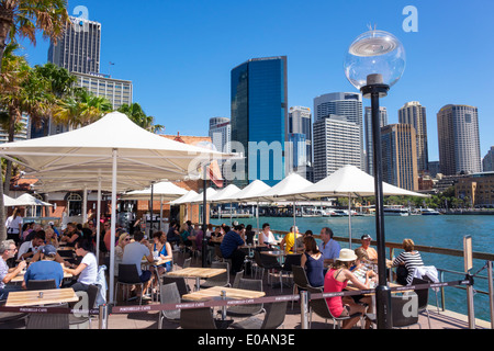 Sydney Australia, skyline della città, grattacieli, Sydney Harbour, porto, East Circular Quay, passeggiata, ristoranti, ristoranti, ristoranti, ristoranti, caffè, al fresco Foto Stock