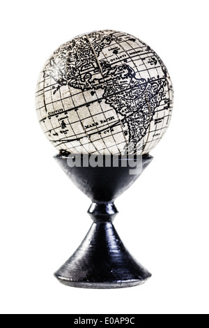 Un piccolo e carino globe isolate su uno sfondo bianco Foto Stock