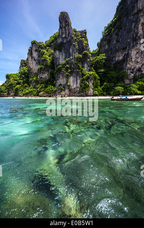 Thailandia Koh Phi Phi Don, viaggio in barca Foto Stock