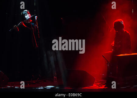 Milano Italia. 07Th Maggio 2014. Il cantante belga-cantautore MELANIE DE BIASIO esegue dal vivo presso il music club Alcatraz apertura della mostra di Agnes OBEL Credito: Rodolfo Sassano/Alamy Live News Foto Stock