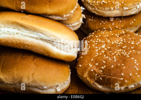 Diversi tipi di focacce di pane per hamburger o hot dog Foto Stock