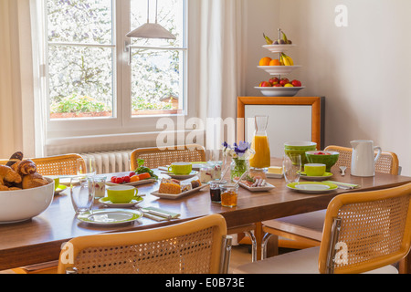 Germania Baden-Wuerttemberg, Stoccarda, cui tavolo per la colazione Foto Stock