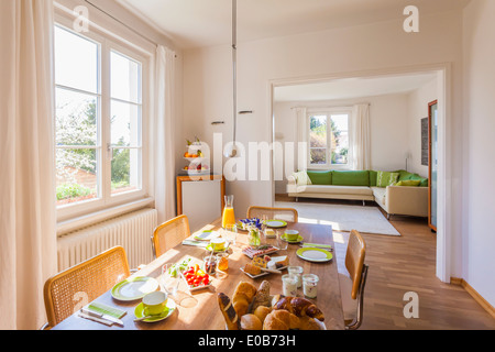 Germania Baden-Wuerttemberg, Stoccarda, cui tavolo per la colazione Foto Stock
