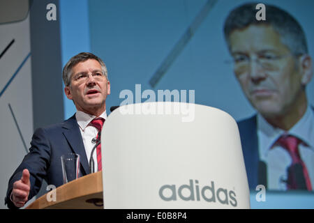 Fuerth, Germania. 08 Maggio, 2014. Presidente del consiglio di amministrazione del tedesco azienda di abbigliamento sportivo adidas Herbert Hainer parla alla adidas riunione generale in Fuerth, Germania, 08 maggio 2014. Foto: DANIEL KARMANN/dpa/Alamy Live News Foto Stock