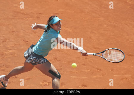 Madrid, Spagna. 8 Maggio, 2014. Li Na della Cina in azione contro Sloane Stephens degli USA durante il giorno sei della Mutua Madrid Open torneo di tennis presso la Caja Magica l 8 maggio 2014 a Madrid, Spagna. (Foto di Oscar Gonzalez/NurPhoto) Credito: Oscar Gonzalez/NurPhoto/ZUMAPRESS.com/Alamy Live News Foto Stock