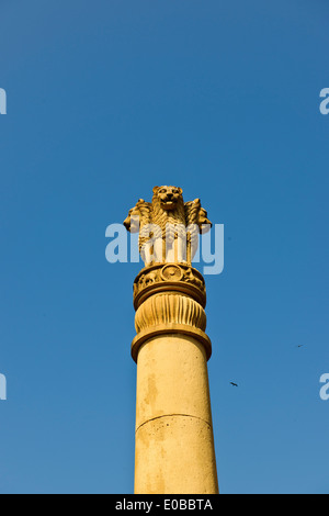 Ashoka Stambh indiano emblema nazionale,sulla collina di Malabar,che compare su tutti i 20 rupee moneta note, Mumbai,Bombay, India Foto Stock