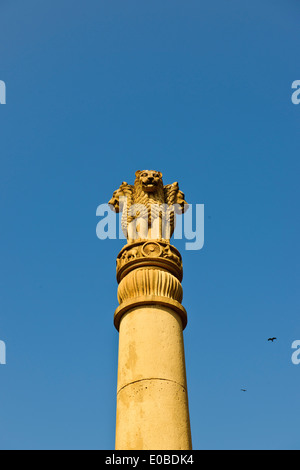 Ashoka Stambh indiano emblema nazionale,sulla collina di Malabar,che compare su tutti i 20 rupee moneta note, Mumbai,Bombay, India Foto Stock