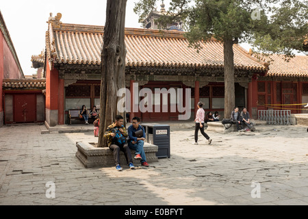 I turisti cinesi sono visibili nella Città Proibita, a Pechino, Cina Foto Stock