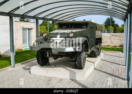 Guerra mondiale esercito di due semi-via al Musee Airborne, Ste-Mere-Eglise Foto Stock