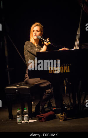 Milano Italia. 07Th Maggio 2014. Il danese il cantautore Agnes OBEL esegue dal vivo presso il music club Alcatraz durante il 'Tour Aventino 2014' Credito: Rodolfo Sassano/Alamy Live News Foto Stock