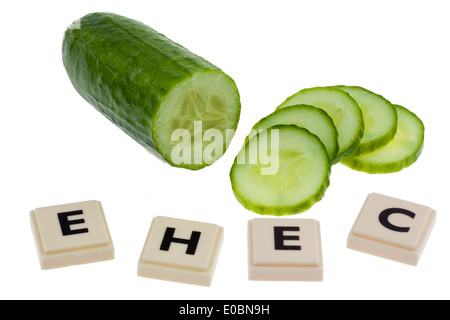 Un cetriolo come un simbolo per la malattia EHEC, Eine Gurke simbolo als fuer die EHEC Krankheit Foto Stock