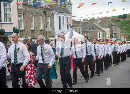 Helston Flora giorno 2014 Serata danzante che avviene a 5pm Foto Stock