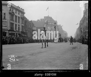 Un funzionario montato a Londra parata militare dopo la Prima Guerra Mondiale, 1919 Foto Stock