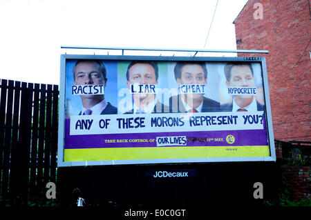 Nottingham, UK,08 Maggio 2014.UKIP elezione europea billboard è stato danneggiato nell'area interna della città di Radford Nottingham. Credito: Ian Francesco/Alamy Live News Foto Stock