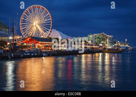 Ruota panoramica Ferris e il Navy Pier, Chicago, Illinois USA Foto Stock