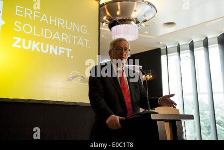 Berlino, Germania. 8 Maggio, 2014. Berlino, Germania. Maggio 08th, 2014. Premere per parlare con il presidente europeo candidato dal Partito popolare europeo, Jean-Claude Juncker, presso l'Hotel Hyatt di Berlino./foto: Jean Claude Juncker © Reynaldo Paganelli/NurPhoto/ZUMAPRESS.com/Alamy Live News Foto Stock