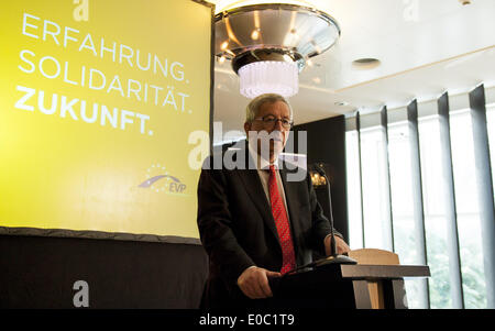 Berlino, Germania. 8 Maggio, 2014. Berlino, Germania. Maggio 08th, 2014. Premere per parlare con il presidente europeo candidato dal Partito popolare europeo, Jean-Claude Juncker, presso l'Hotel Hyatt di Berlino./foto: Jean Claude Juncker © Reynaldo Paganelli/NurPhoto/ZUMAPRESS.com/Alamy Live News Foto Stock