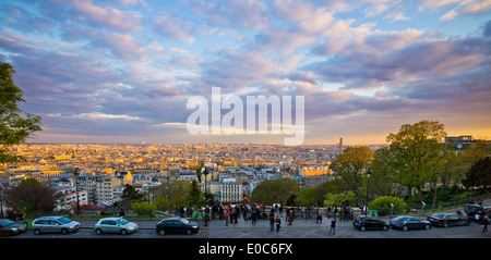 Il quartiere degli artisti Montmartre a Parigi, Francia. Vista sulla chiesa del Sacro Cuore., Das Kuenstlerviertel Montmartre a Parigi, fra Foto Stock