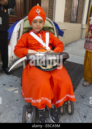 La ventisettesima edizione Giornata Sikh sfilano su Madison Avenue a New York. Foto Stock