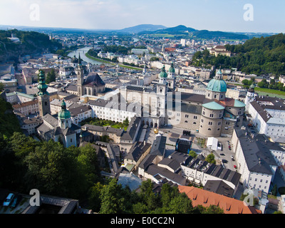 L'Austria, la città di Salisburgo, vista città di elevato sale del castello. Skyline, oesterreich, Stadt Salzburg, Stadtansicht von Hohensalzburg. Foto Stock