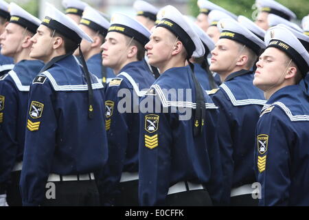 Kaliningrad, Russia 9th, maggio 2014 Grande sfilata presso la Piazza della Vittoria nella regione di Kaliningrad, in occasione del 69º anniversario della fine della seconda guerra mondiale Credito: Michal Fludra/Alamy Live News Foto Stock