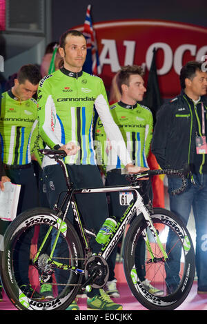 Belfast, Irlanda del Nord, Regno Unito. 8 maggio 2014. Ivan Basso dal Team Cannondale al Giro d'Italia Presentazione della squadra a Belfast Credit: Bonzo Alamy/Live News Foto Stock